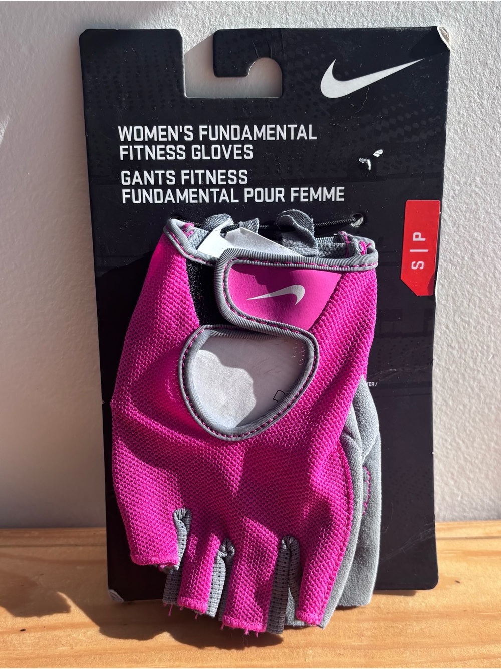 Nike womens fundamental fitness gloves pink black sz S
